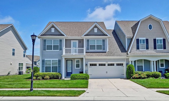 Millville Casa | 5 Bedroom Dog Friendly Townhome end-unit in the Bishop's Landing community! Community Pool, Shuttle service to the beach, tennis courts, pickleball courts, fitness center and more!