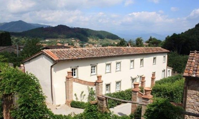 Vorno Otro | Casa rural de 5 dormitorios en los terrenos de la Villa C18, jardín privado y vistas impresionantes