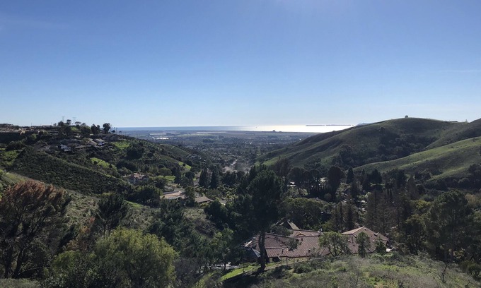 Ventura Casa | Casa de 5 dormitorios en la ladera con vista al mar