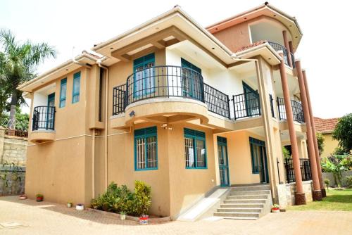 Kampala Casa | 5 Bedroom Holiday Home in Kigo, off Entebbe Expressway