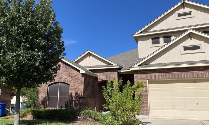 Laredo Casa | 5 Bedroom HOME