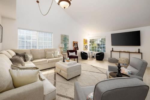 Rancho Bernardo Casa | 5 Bedroom Home With Firepit