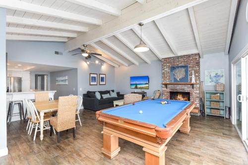 Santa Ana Heights Casa | 5 Bedroom Home with Pool Table steps to the Beach