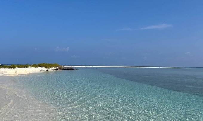 Kendhoo Casa | 5 bedroom hotel on Kendhoo Island, with AC, Wi-Fi, and peaceful surroundings.
