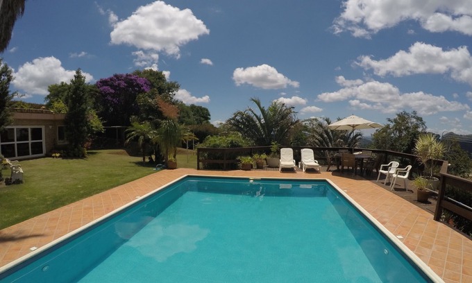 Posse Casa | CASA DE 5 DORMITORIOS (4 SUITES) PISCINA CONDOMINIO DE LUJO, TRIBUNAL VOLEI