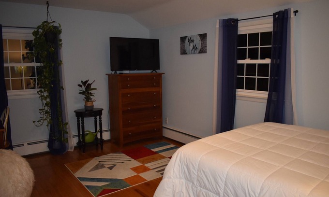 Clifton Park Casa | 5-bedroom house- Minutes from Saratoga. Pet Friendly & Spacious