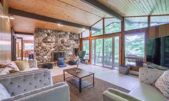 Coboconk Cabaña | 5 Bedroom Kawartha Lakes Cottage - lake and mini beach access!