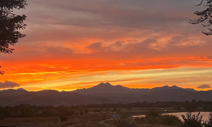 Longmont Casa | 5-bedroom Lake Home with Mountain View with 4 Tix to the Buffs Game! Book Now!