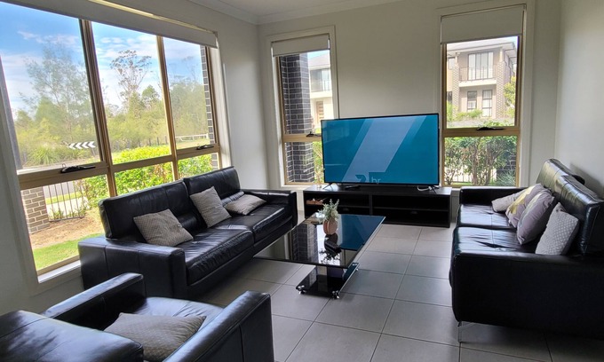 Marsden Park Casa | 5 bedroom luxurious house in heart of Marsden Park