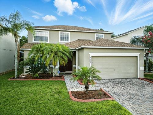 Cumbrian Lakes Casa | 5 Bedroom Pool Home in Gated Community Near Disney