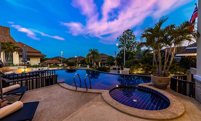 Hua Hin Villa | 5 Bedroom Pool Villa Close To Town H5