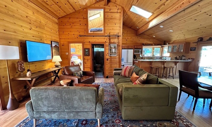 Point Arena Casa | 5 bedroom redwood stone art retreat 5 minutes from the beach
