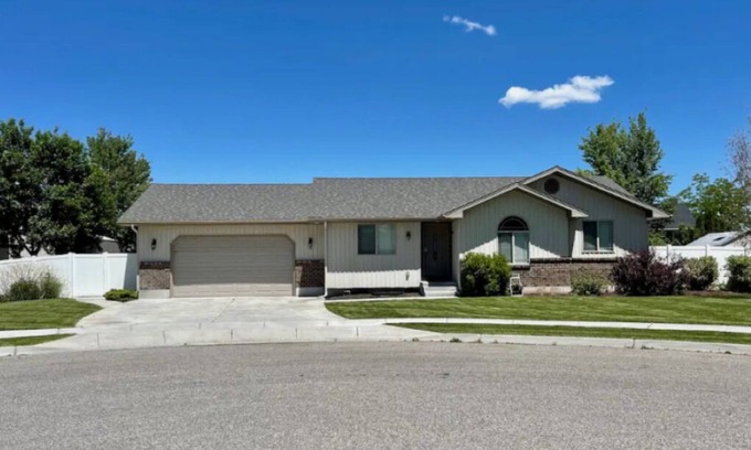 Idaho Falls Casa | 5 Bedroom Residential Home, Great Location in Idaho Falls