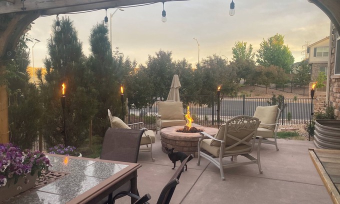 Aurora Casa | 5-bedroom vacation home 18 minutes from Park Meadows Mall