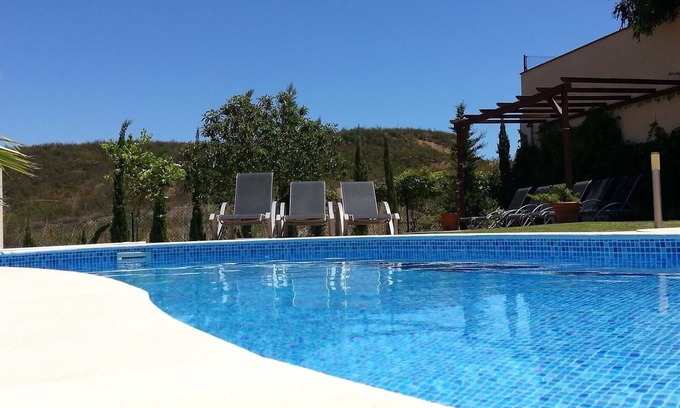 Costa Esuri Villa | Villa de 5 dormitorios con piscina, jardín, Wi-Fi y A/C