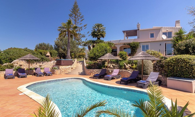 Mato Serrao Villa | 5 dormitorios con piscina, jacuzzi y vistas al mar. Cerca de la ciudad y la playa