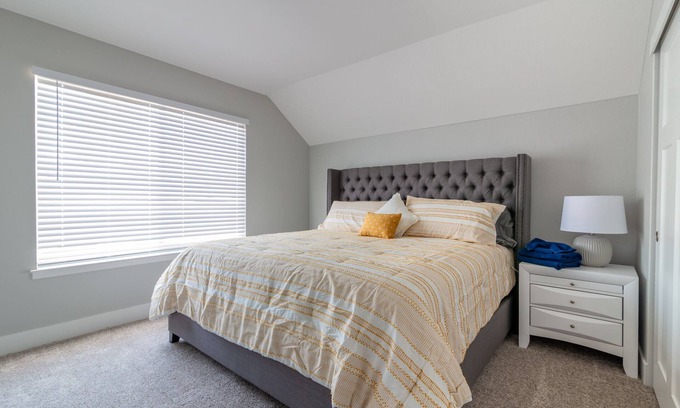 Sacramento Casa | 5 bedrooms 3 bath with EV fast charger