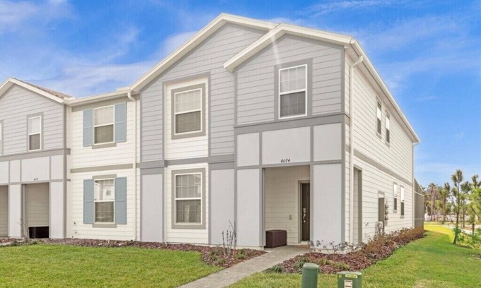 Wellington Casa | 5 Bedrooms/ 4.5 Bathrooms/ W. Island (4074 LA)