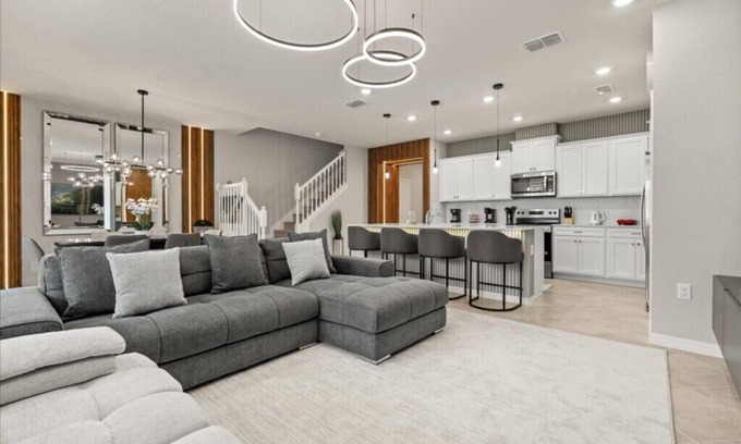Four Corners Casa | 5 Bedrooms/4.5 Bathrooms/Windsor Cay (16125PF)
