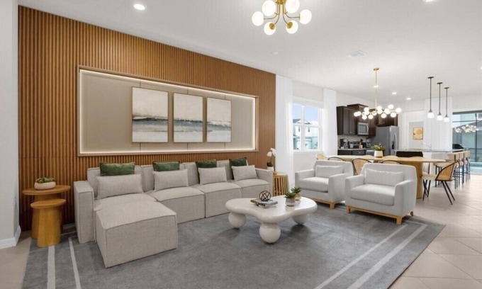Four Corners Casa | 5 Bedrooms/5.5 Bathrooms/Windsor Cay (15948CC)