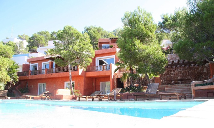 Sant Joan de Labritja Villa | 5 habitaciones / 5 baños + 2 baños, piscina infinita privada, 10-12 personas, 5 ¨ forma ibiz