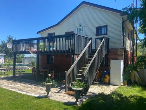 Roseneath Casa | 5 Bedrooms Cottage at Rice Lake!