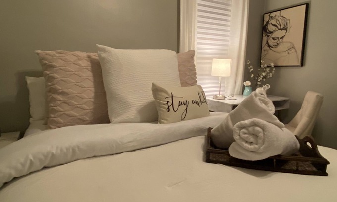 Cleveland Heights Apartamento | 5 bedrooms for Large groups, 2 Apartments combined, Pet Friendly