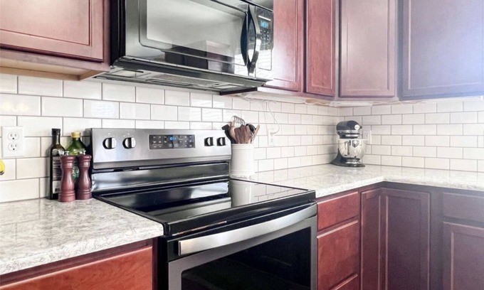 New Baden Casa | 5 bedrooms near SAFB