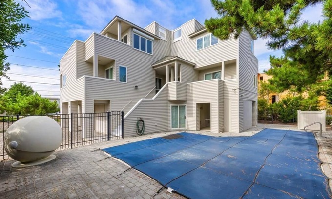 Loveladies Casa | 5 BEDROOMS ON PRIVATE LANE!