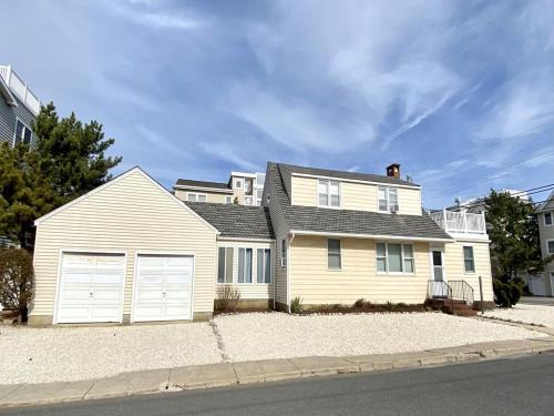 North Beach Haven Casa | 5 Bedrooms That Sleeps 14! Home Has Ocean Views! 50 Feet From Beach Ramp!