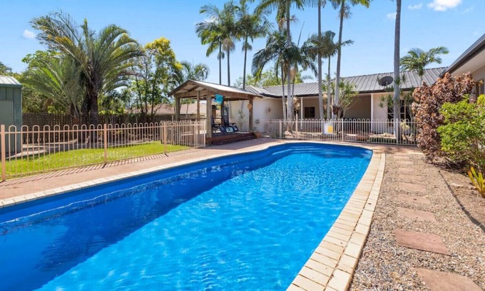 Kawungan Casa | 5 bedrooms with a pool