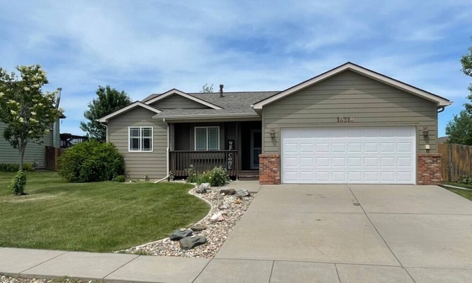 Summerset Casa | 5 Beds, Hot Tub, Fenced backyard