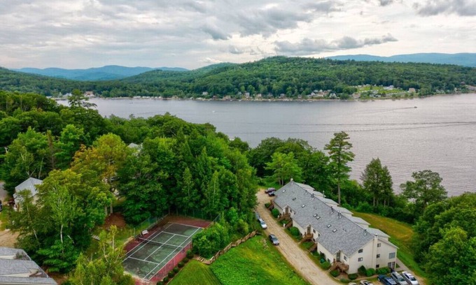 Bristol Apartamento | Cozy updated Condo on Newfound Lake with water view