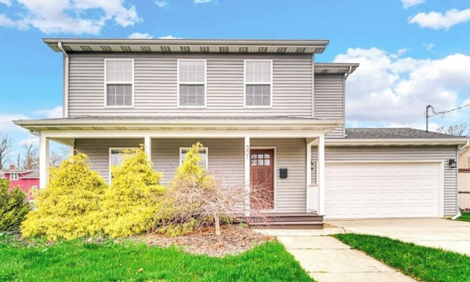 Valparaiso Casa | 5 blocks to downtown Valparaiso, <1 hour to Chicago, close to Indiana Dunes
