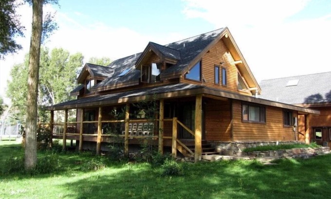 Gunnison - Crested Butte Cabina | 5 BR/3.5 BATH Gunnison Valley Home on the River between 2 ski areas, 4 wheeling