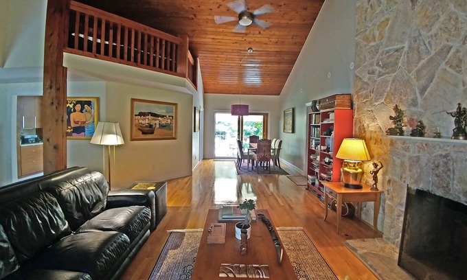 Town of North Castle Casa | Skylit de 5 baños y 3 baños en 3 acres de bosques