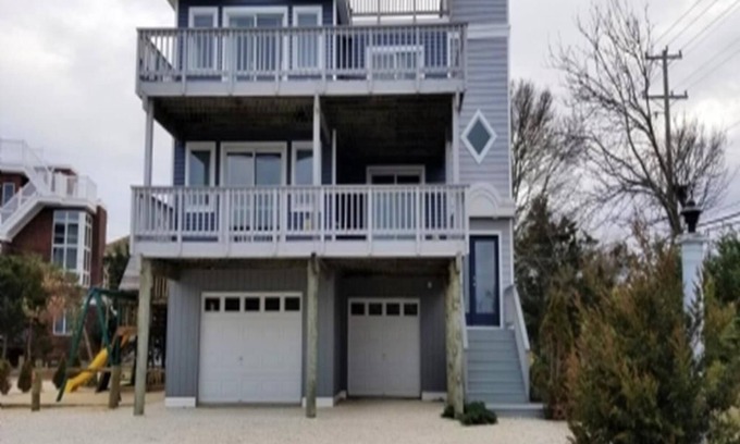 Loveladies Casa | 5 BR, 3rd from the ocean