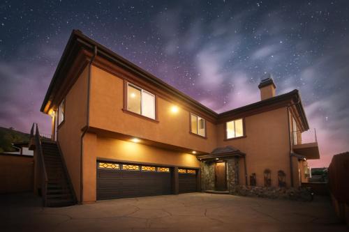 Thousand Oaks Casa | 5 BR/5 BA Getaway with a View