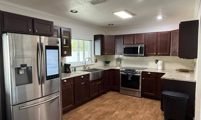 Cypress Gardens Casa | 5 BR home with large patio, pool & outdoor family fun - 7 mins to LEGOLAND!