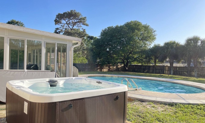 Navarre Casa | 5-BR home with private pool and hot tub Navarre/Pensacola