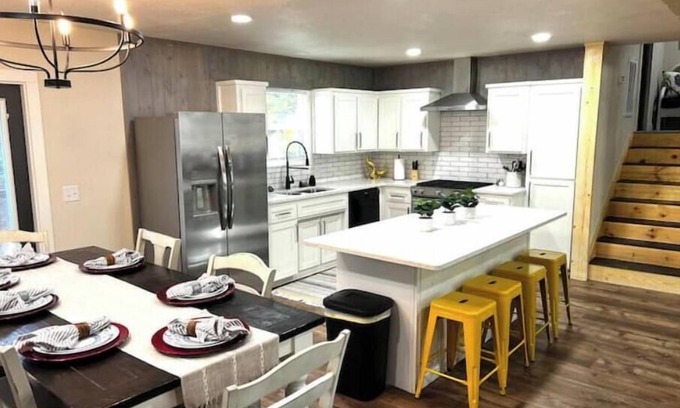 Prairie Creek Casa | 5 BR House w/Boat Parking .5m to Marina. Game room. Outside fire pit.