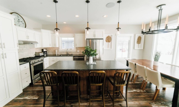 Nisswa Cabaña | 5 BR Lake House on Shores of Beautiful Gull Lake - Families or Couples Getaway