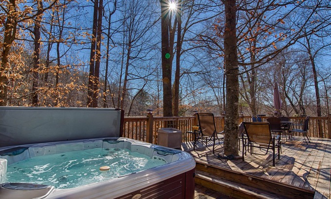 Rutherfordton Cabina | 5 BR Inicio de sesión en 18 acres | 5 min TIEC | Bañera de hidromasaje