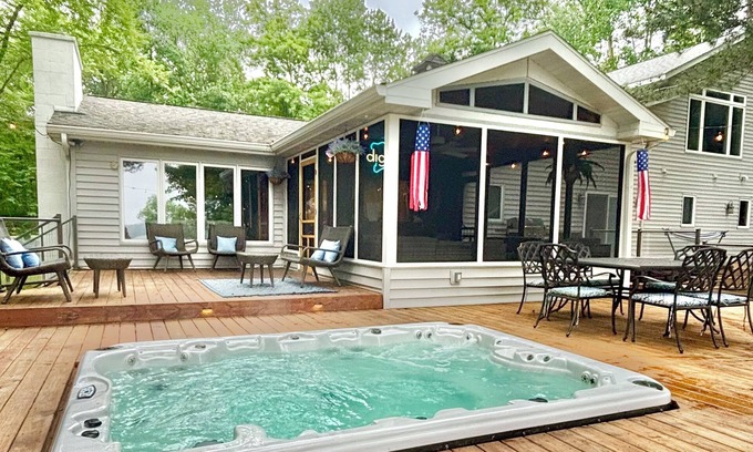 Spooner Casa | 5 BR Spacious Lake House with Hot Tub