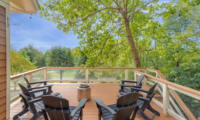Nellysford Casa | 5 BR Wintergreen House w/ Game Room, 75” TV, Ping Pong, Foosball, Wet Bar & Deck