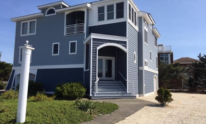 Loveladies Casa | 5 BRs, Hot Tub Roof Top, 2nd off the Ocean.