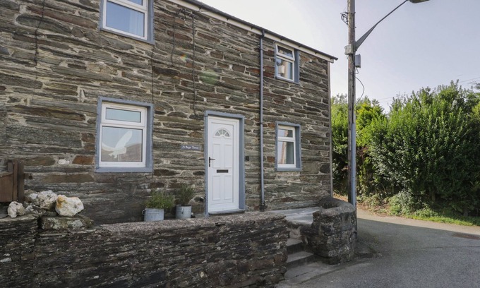 Ffestiniog Cabaña | 5 BRYN TIRION, pet friendly, with open fire in Llan Ffestiniog