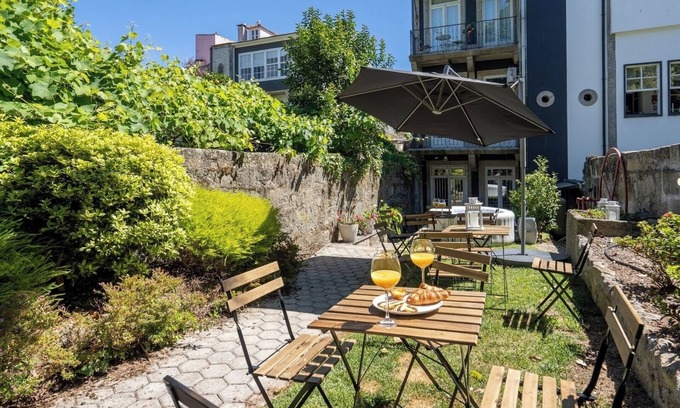 Lordelo do Ouro e Massarelos Apartamento | 5 Captivating Rustic Flats w/ Jacuzzi and Garden