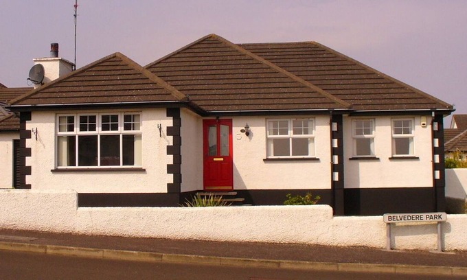 Castlerock Casa | 5 * North Coast Family Friendly Vacation Rental (Sleeps 6), Castlerock