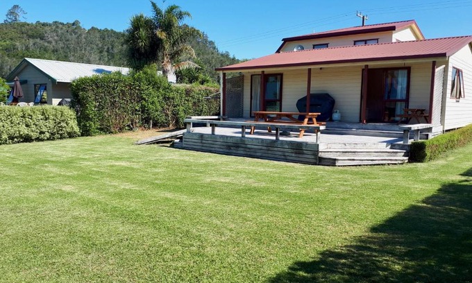 Hahei Casa | 5 Doors Down - Hahei Holiday Accommodation